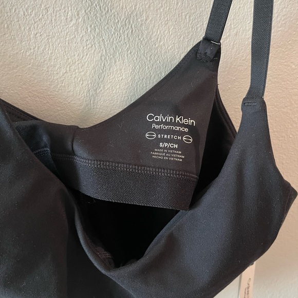 ⭐️ NWT - CALVIN KLEIN PERFORMANCE WOMENS LOW IMPACT CROP TOP - New with tags! - Picture 8 of 10
